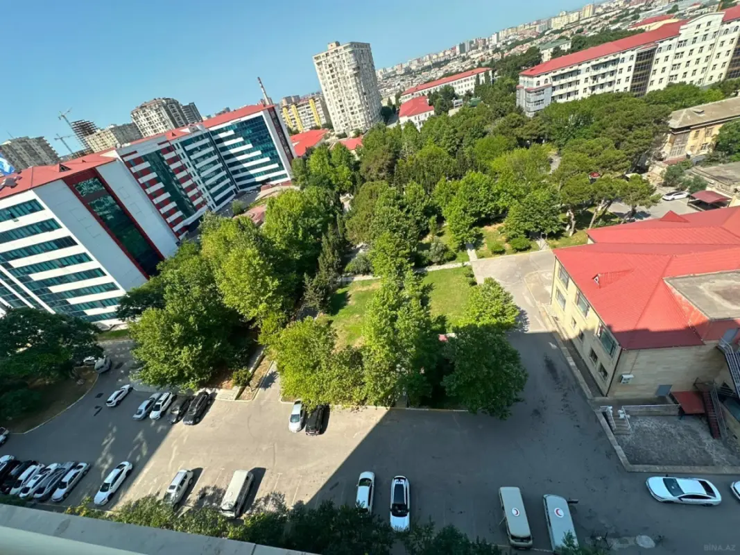 Satılır 4 otaqlı mənzil 165 m²