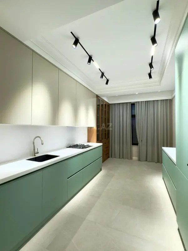 Satılır 3 otaqlı mənzil 135 m²