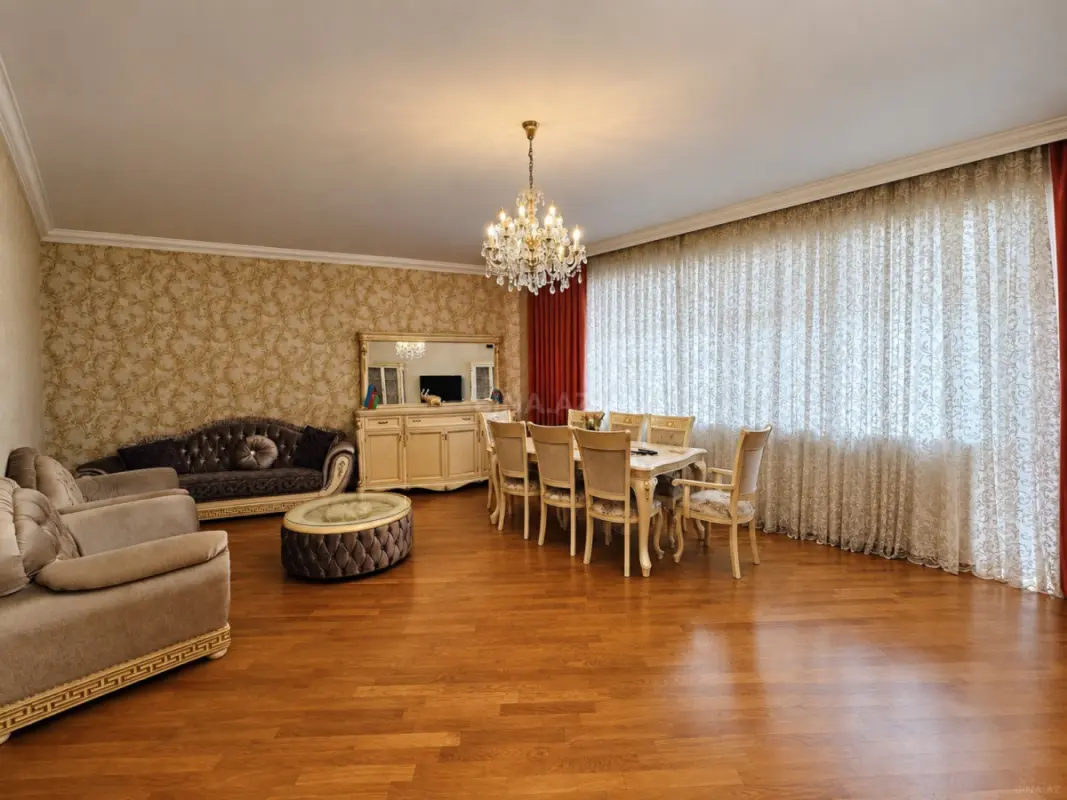 Satılır 3 otaqlı mənzil 138 m²