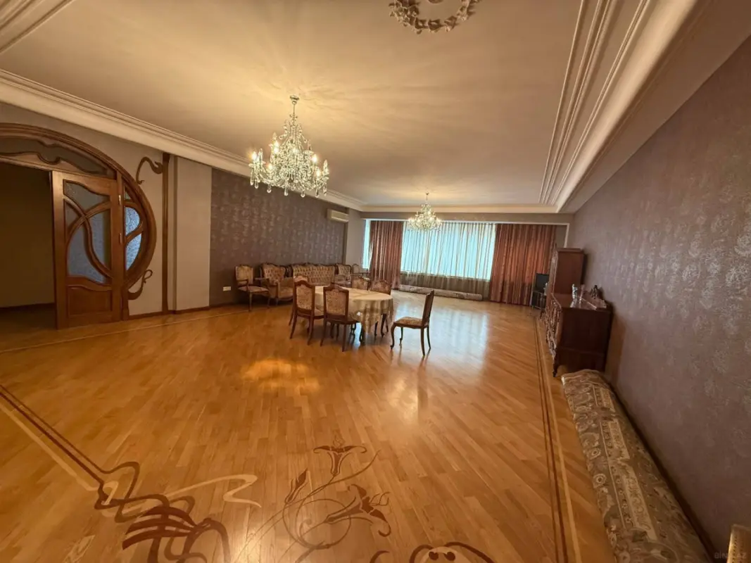Kirayə verilir 4 otaqlı mənzil 244 m²