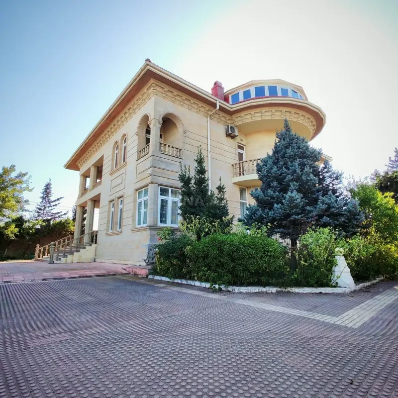 Satılır 10 otaqlı həyət evi 600 m²