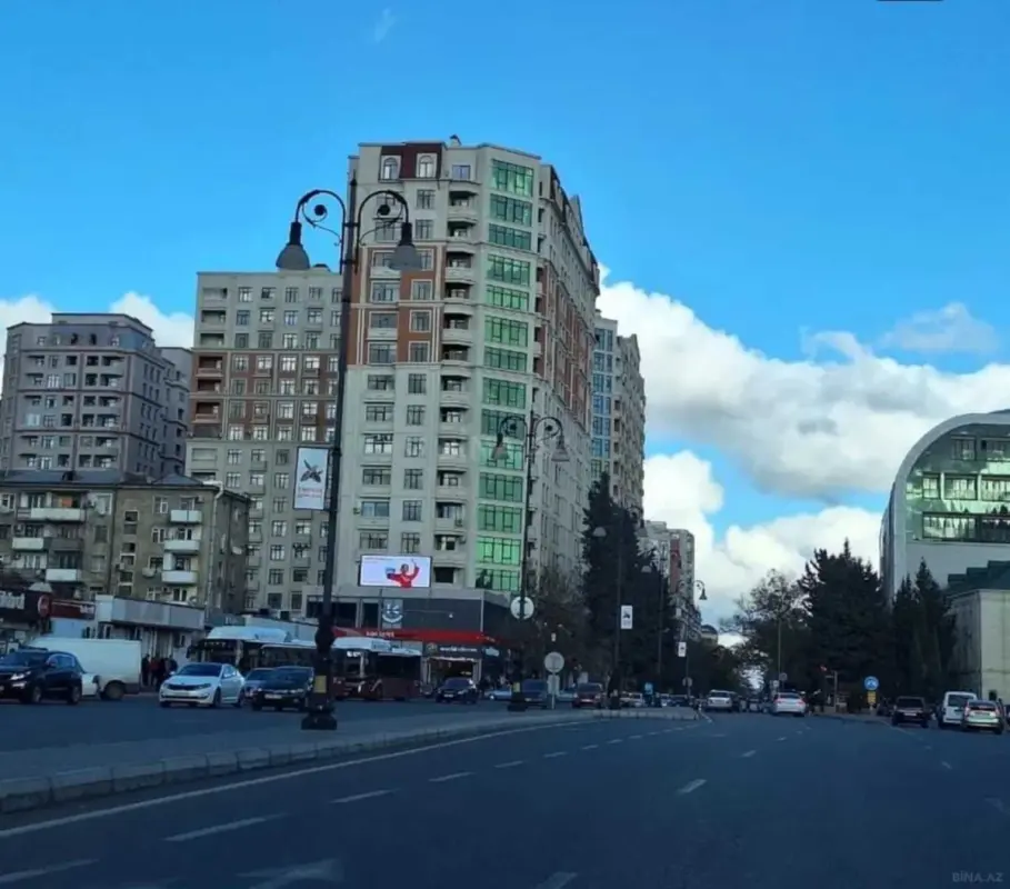 Satılır 3 otaqlı mənzil 130 m²