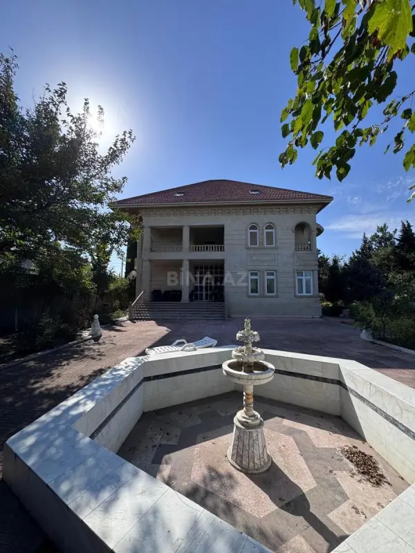 Satılır 10 otaqlı həyət evi 600 m²
