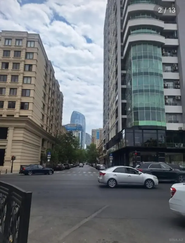 Satılır 4 otaqlı mənzil 212 m²