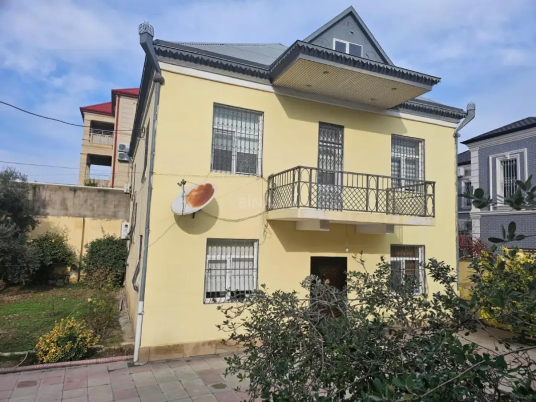 Satılır 6 otaqlı həyət evi 225 m²