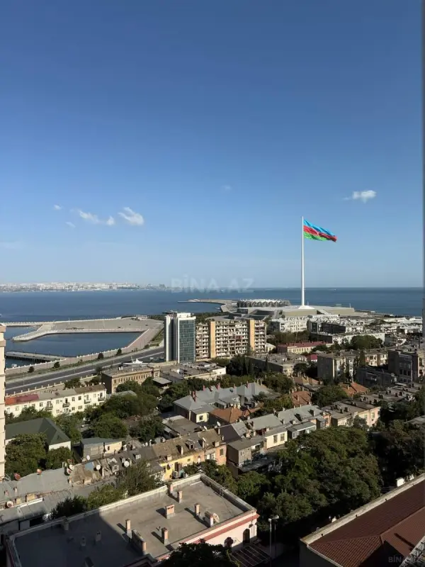 Satılır 4 otaqlı mənzil 122 m²