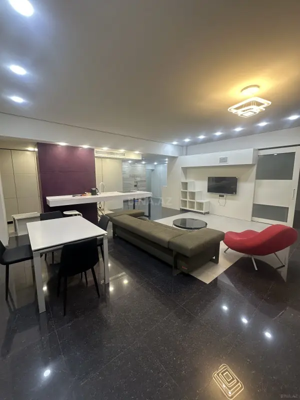 Satılır 3 otaqlı mənzil 135 m²