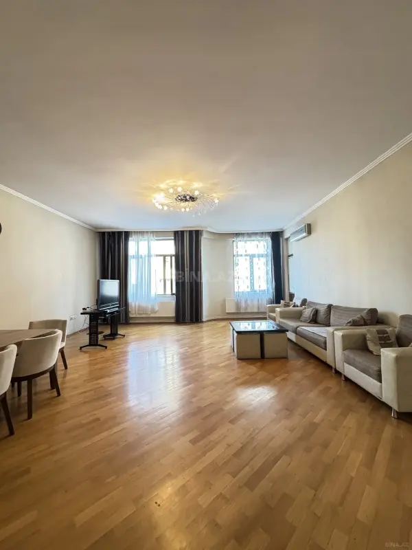 Satılır 3 otaqlı mənzil 171 m²