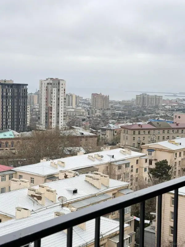 Satılır 3 otaqlı mənzil 150 m²