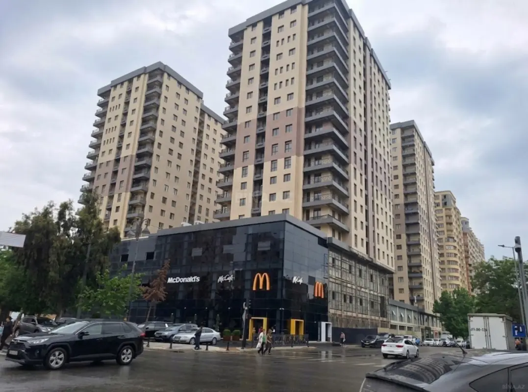 Satılır 4 otaqlı mənzil 190 m²