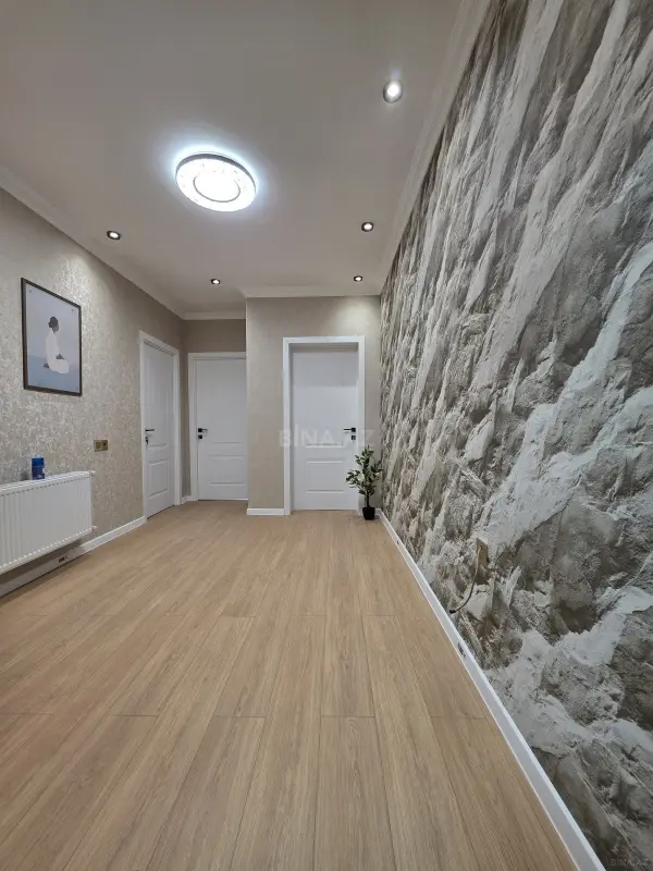 Satılır 2 otaqlı mənzil 82 m²