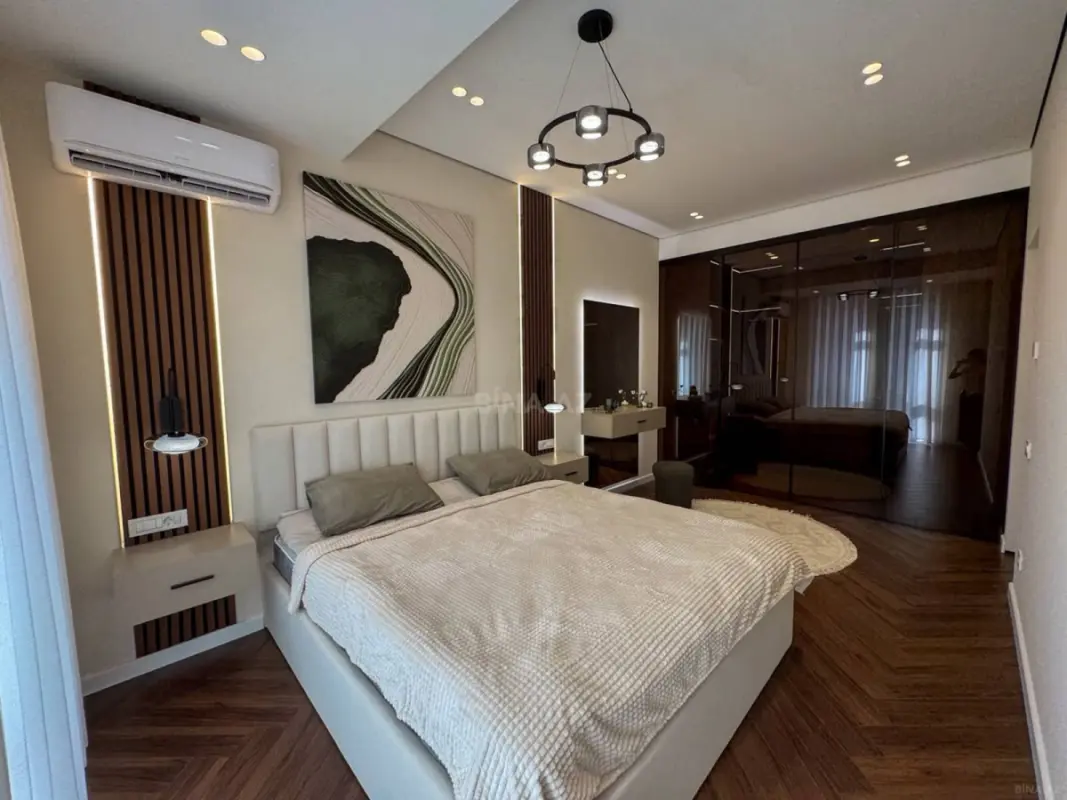 Satılır 2 otaqlı mənzil 67 m²