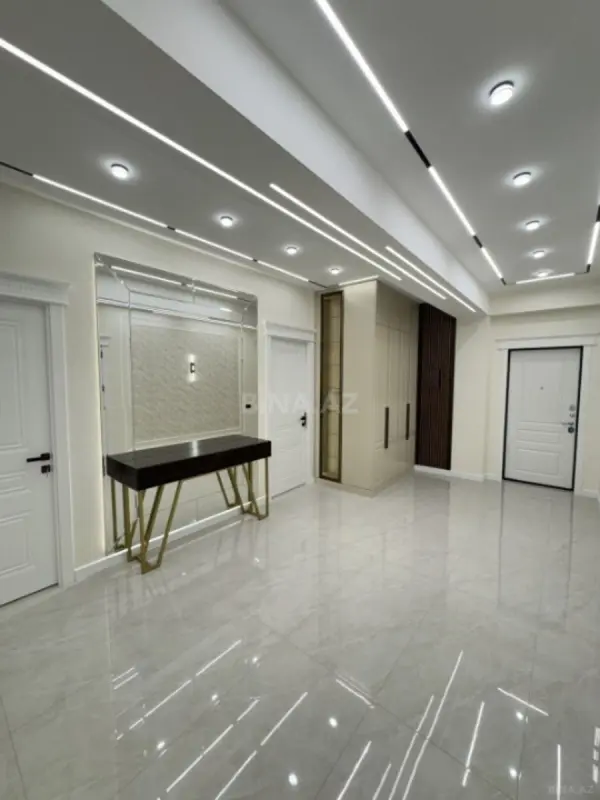 Satılır 3 otaqlı mənzil 142 m²
