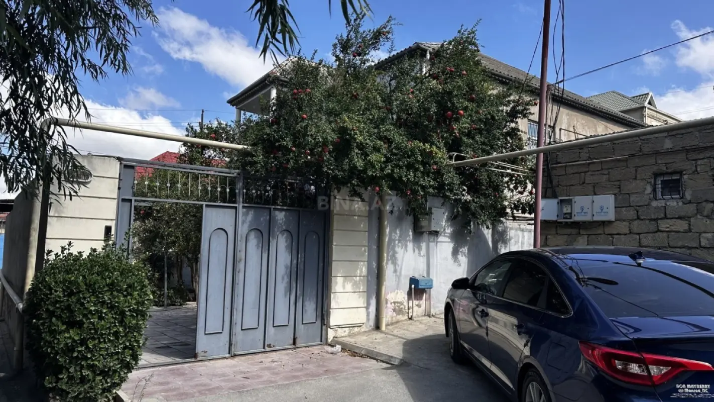 Satılır 8 otaqlı həyət evi 264 m²