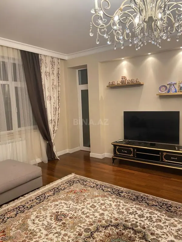 Kirayə verilir 3 otaqlı mənzil 150 m²
