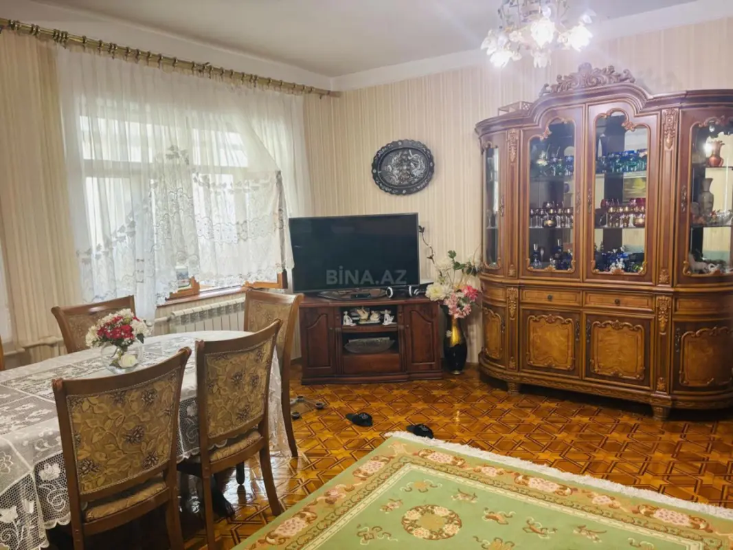 Satılır 5 otaqlı mənzil 110 m²