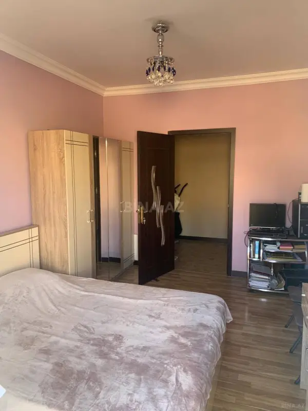 Satılır 5 otaqlı mənzil 110 m²