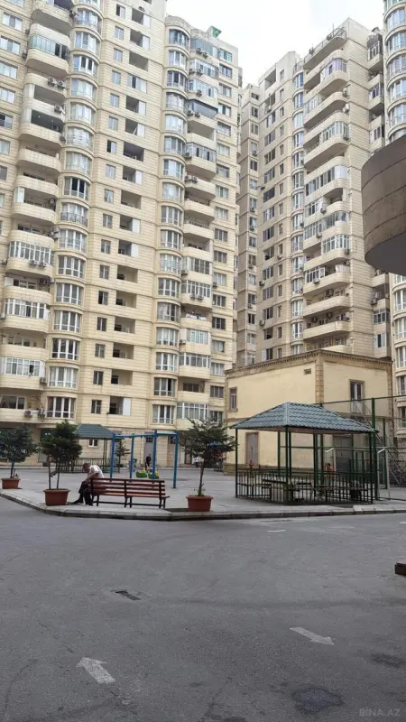 Kirayə verilir 2 otaqlı mənzil 80 m²