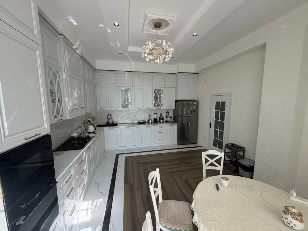 Satılır 6 otaqlı həyət evi 240 m²