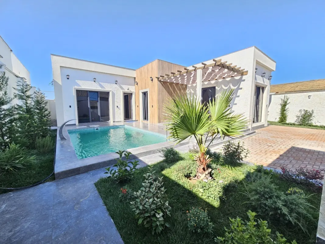 Satılır 4 otaqlı həyət evi 160 m²