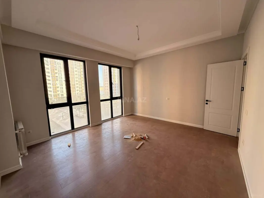 Satılır 4 otaqlı mənzil 107 m²