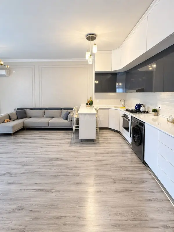 Kirayə verilir 2 otaqlı mənzil 74 m²
