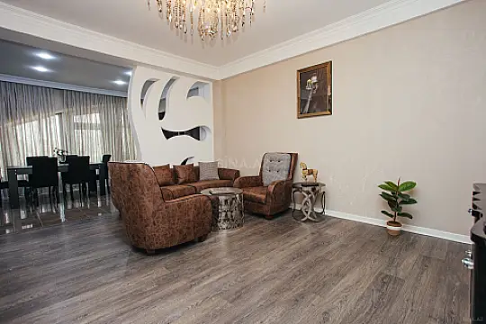 Kirayə verilir 3 otaqlı mənzil 155 m² — Bakı, Nizami 3 otaq 155.00 m²