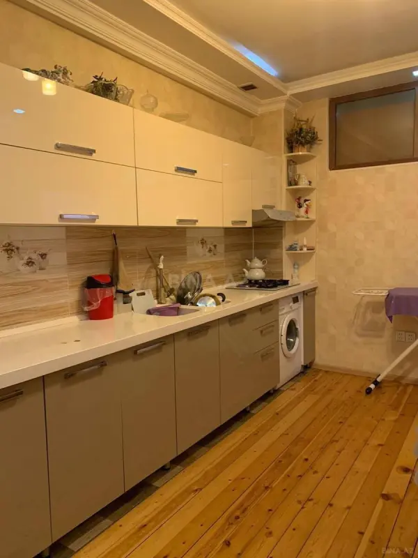 Kirayə verilir 2 otaqlı mənzil 78 m²