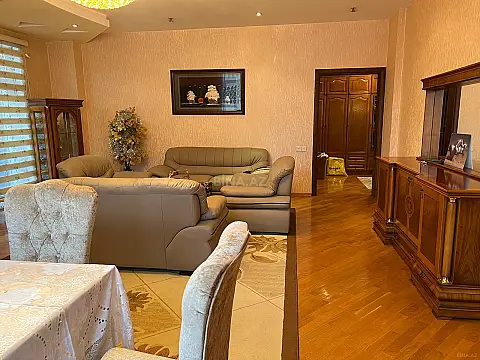 Kirayə verilir 3 otaqlı mənzil 135 m² — Bakı, Nizami 3 otaq 135.00 m²