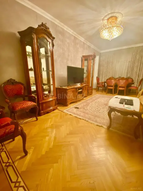 Kirayə verilir 3 otaqlı mənzil 130 m²