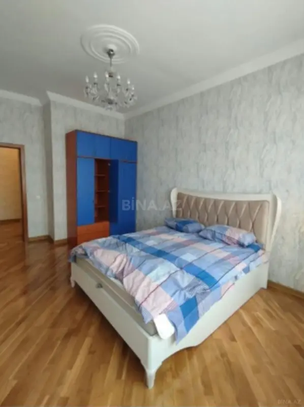 Kirayə verilir 3 otaqlı mənzil 130 m²