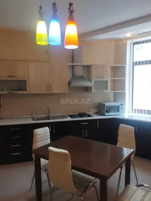 Kirayə verilir 2 otaqlı mənzil 81 m²