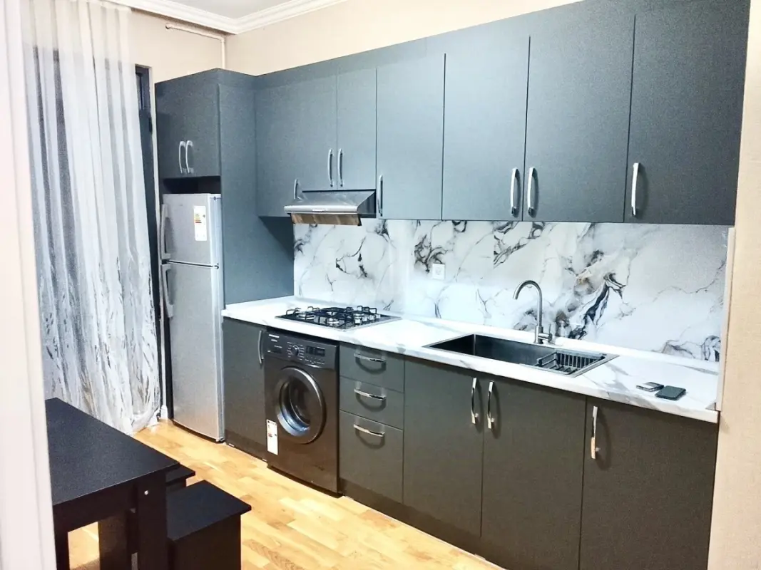 Kirayə verilir 2 otaqlı mənzil 75 m²