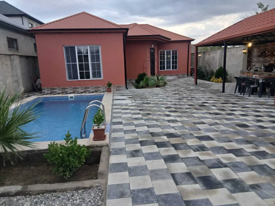 Satılır 4 otaqlı həyət evi 100 m²