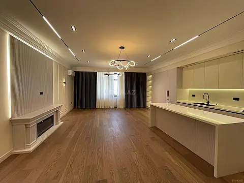Satılır 4 otaqlı mənzil 190 m² — Bakı 4 otaq 190.00 m²