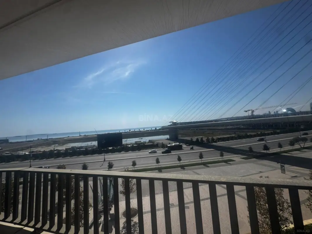 Satılır 4 otaqlı mənzil 177 m²