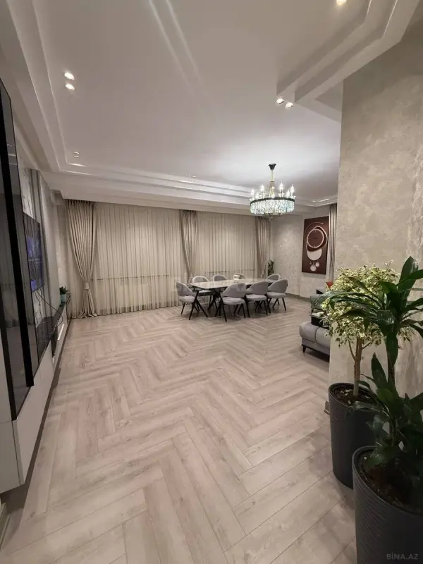 Satılır 3 otaqlı mənzil 142 m²