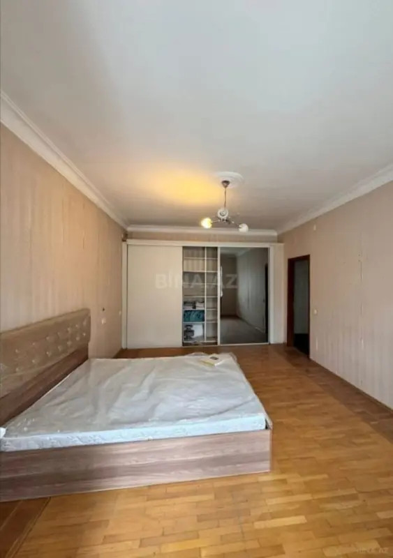 Satılır 3 otaqlı mənzil 140 m²