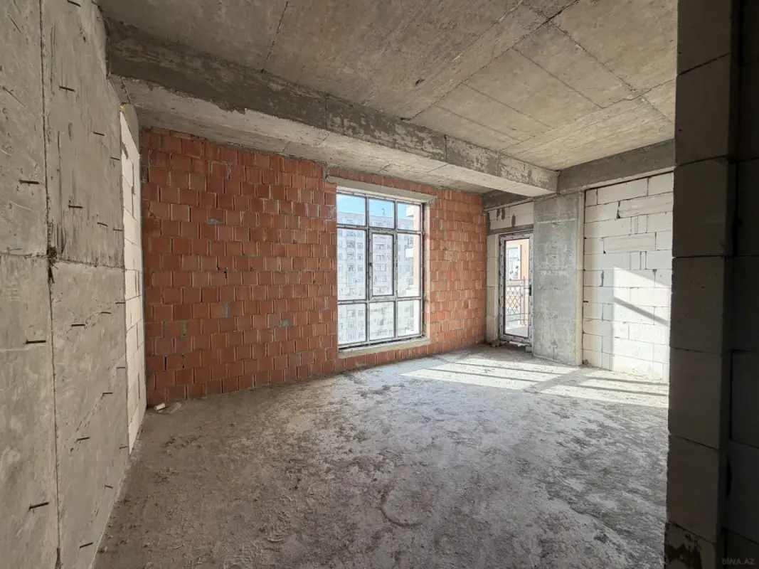 Satılır 4 otaqlı mənzil 128 m²
