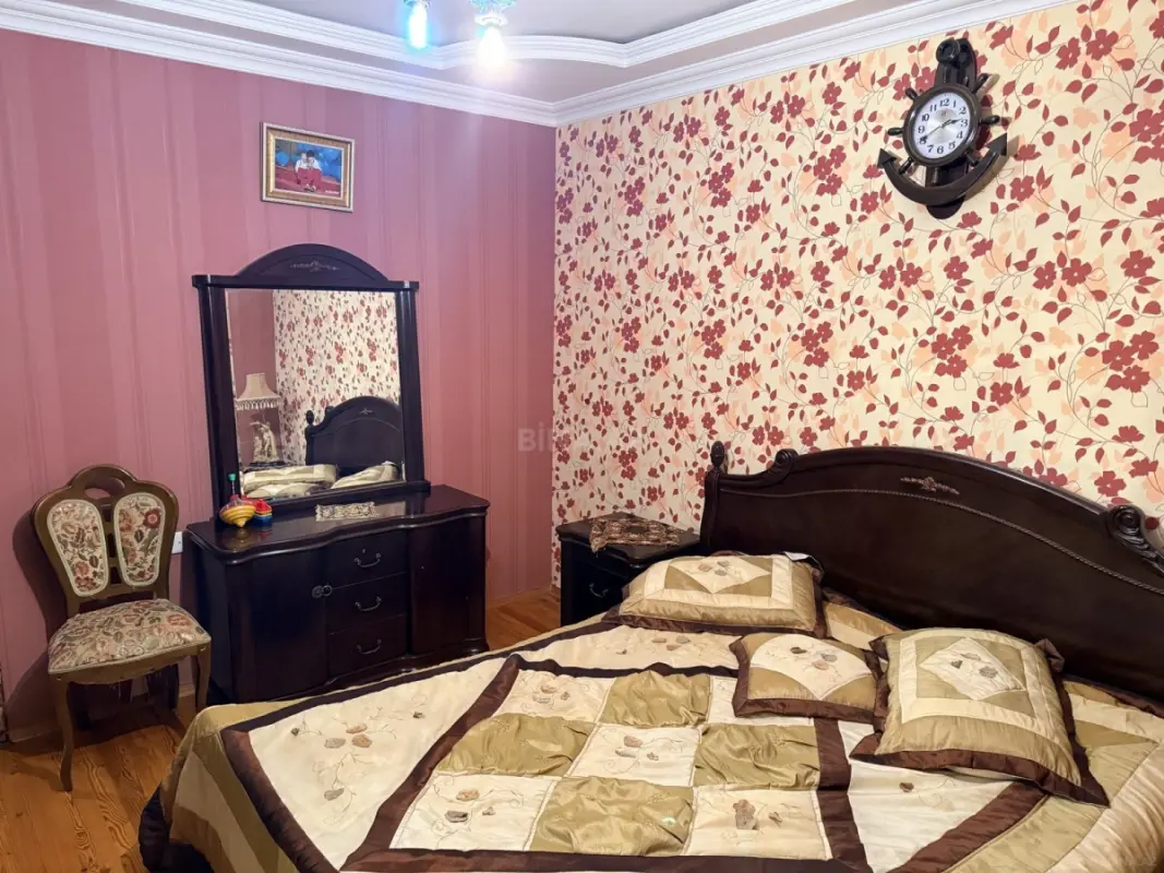 Kirayə verilir 5 otaqlı həyət evi 330 m²