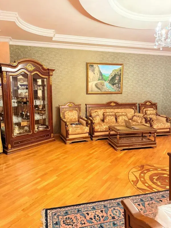 Kirayə verilir 3 otaqlı mənzil 160 m²