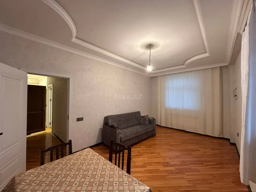 Kirayə verilir 2 otaqlı mənzil 84 m²