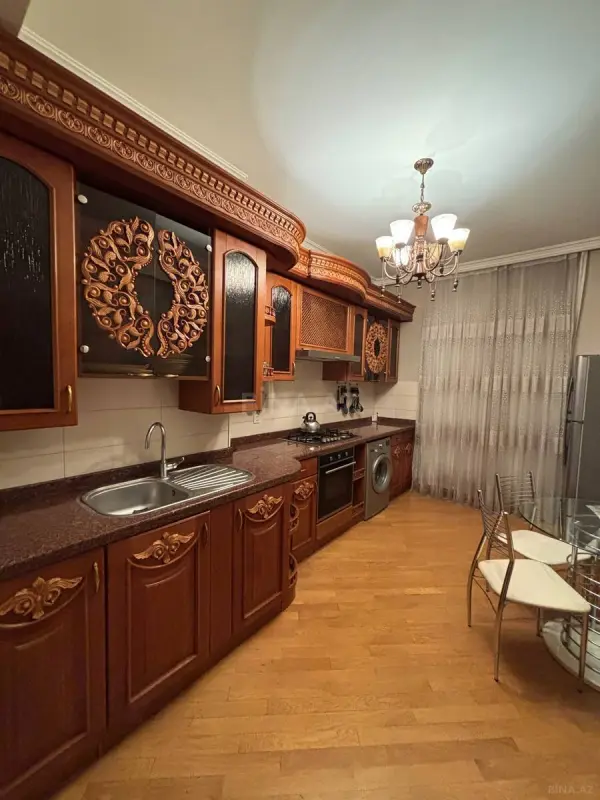 Kirayə verilir 3 otaqlı mənzil 130 m²