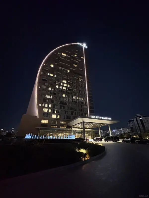 Satılır 2 otaqlı mənzil 93 m²
