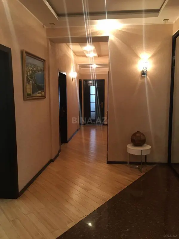 Satılır 3 otaqlı mənzil 150 m²