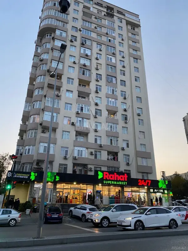 Kirayə verilir 3 otaqlı mənzil 144 m²