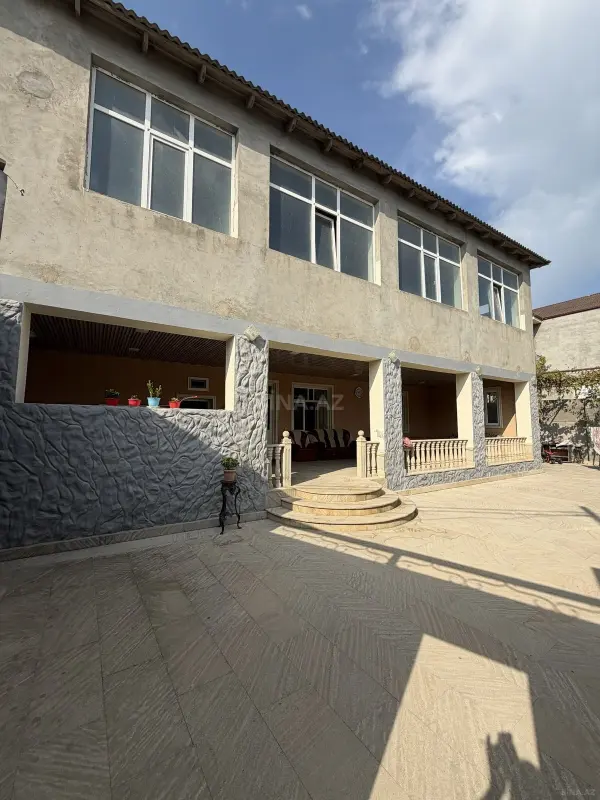 Satılır 10 otaqlı həyət evi 230 m²