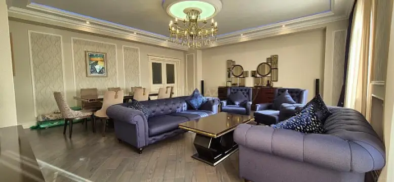 Satılır 4 otaqlı mənzil 290 m² — Bakı, İnşaatçılar 4 otaq 290.00 m²