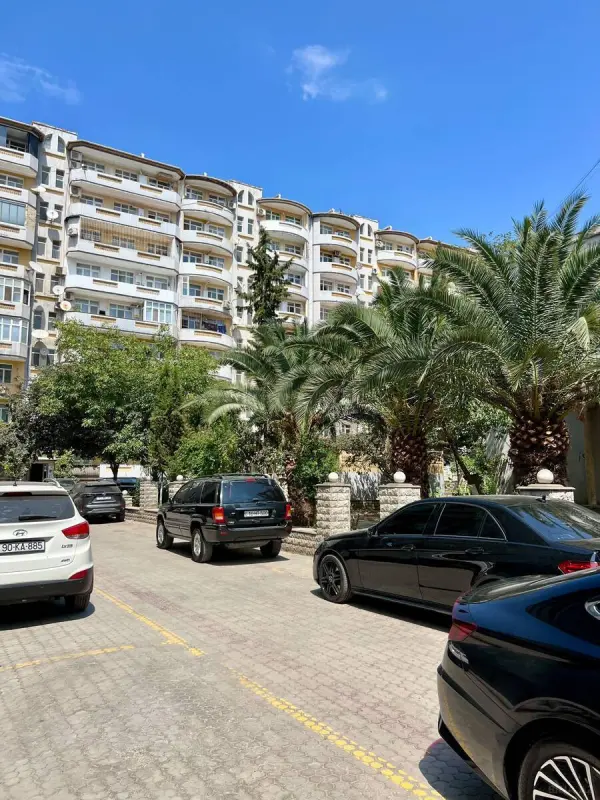 Satılır 4 otaqlı mənzil 133 m²