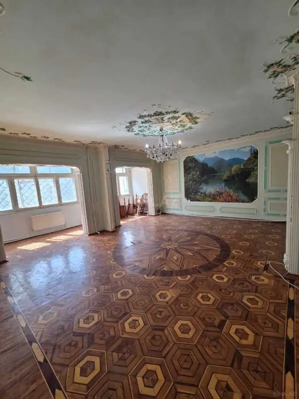 Satılır 5 otaqlı mənzil 120 m²